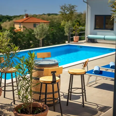 Villa Beautiful B&u With Pool In Vrsar Fuskulin