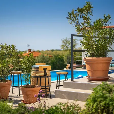 Beautiful B&u With Pool In Vrsar